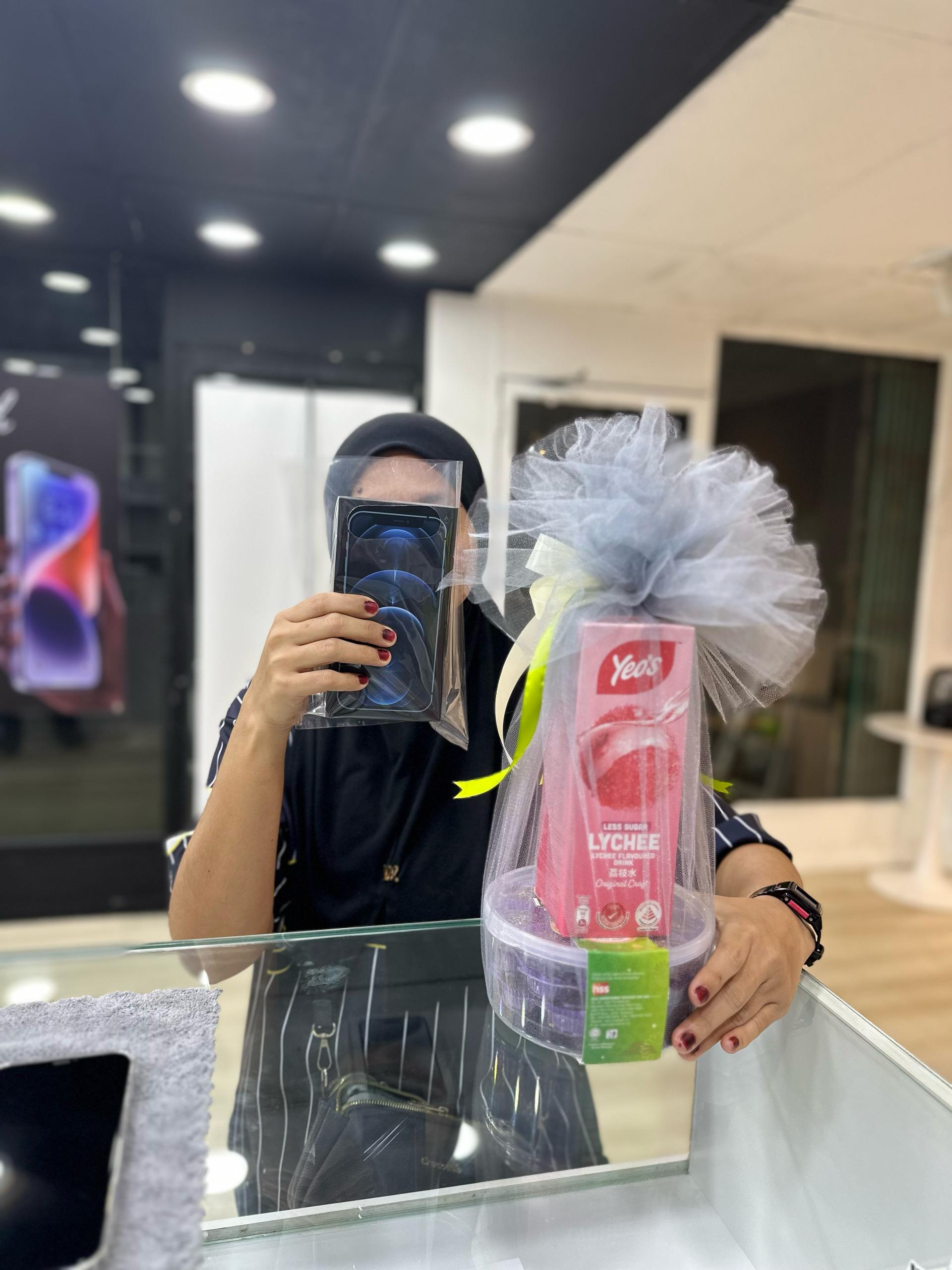 Exterior view of Nich Mobile store showing the entrance and signage